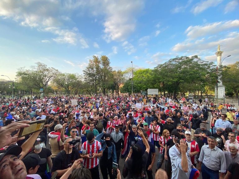 “Protestar no es delito”: Jóvenes de la Generación Z denuncian brutalidad policial ante el Congreso